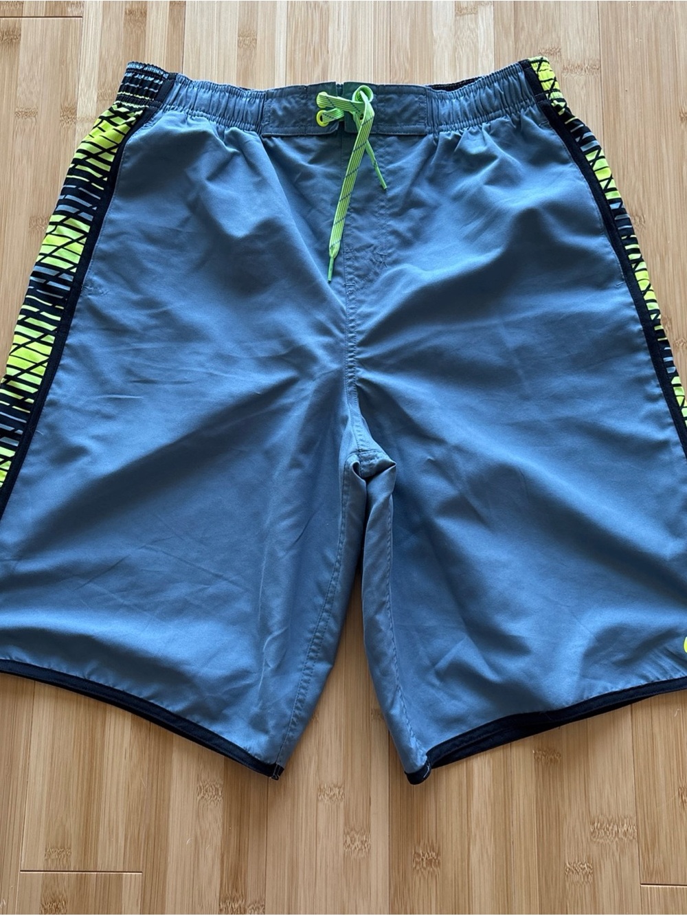 MEN’S NIKE LINED SWIM TRUNKS IN SIZE LARGE GRAY & YELLOW 100% POLYESTER